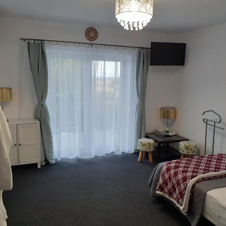 Salcia Hotell Tasnad Exteriör bild