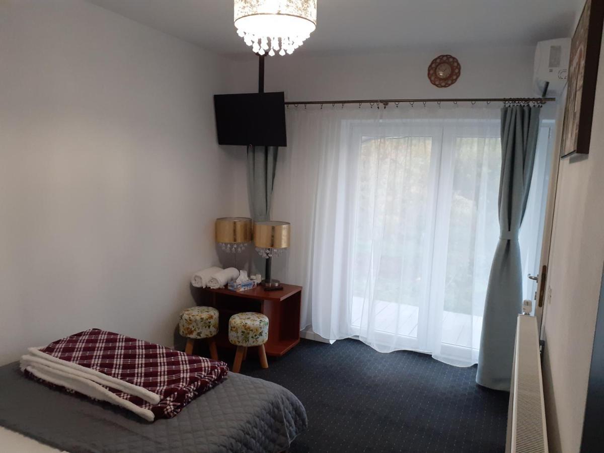 Salcia Hotell Tasnad Exteriör bild