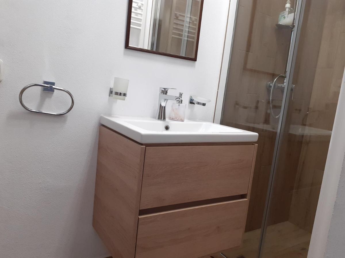 Salcia Hotell Tasnad Exteriör bild