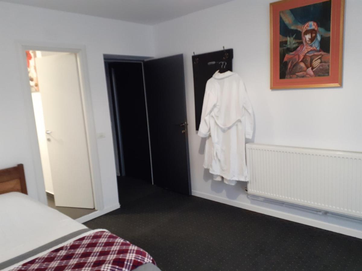 Salcia Hotell Tasnad Exteriör bild