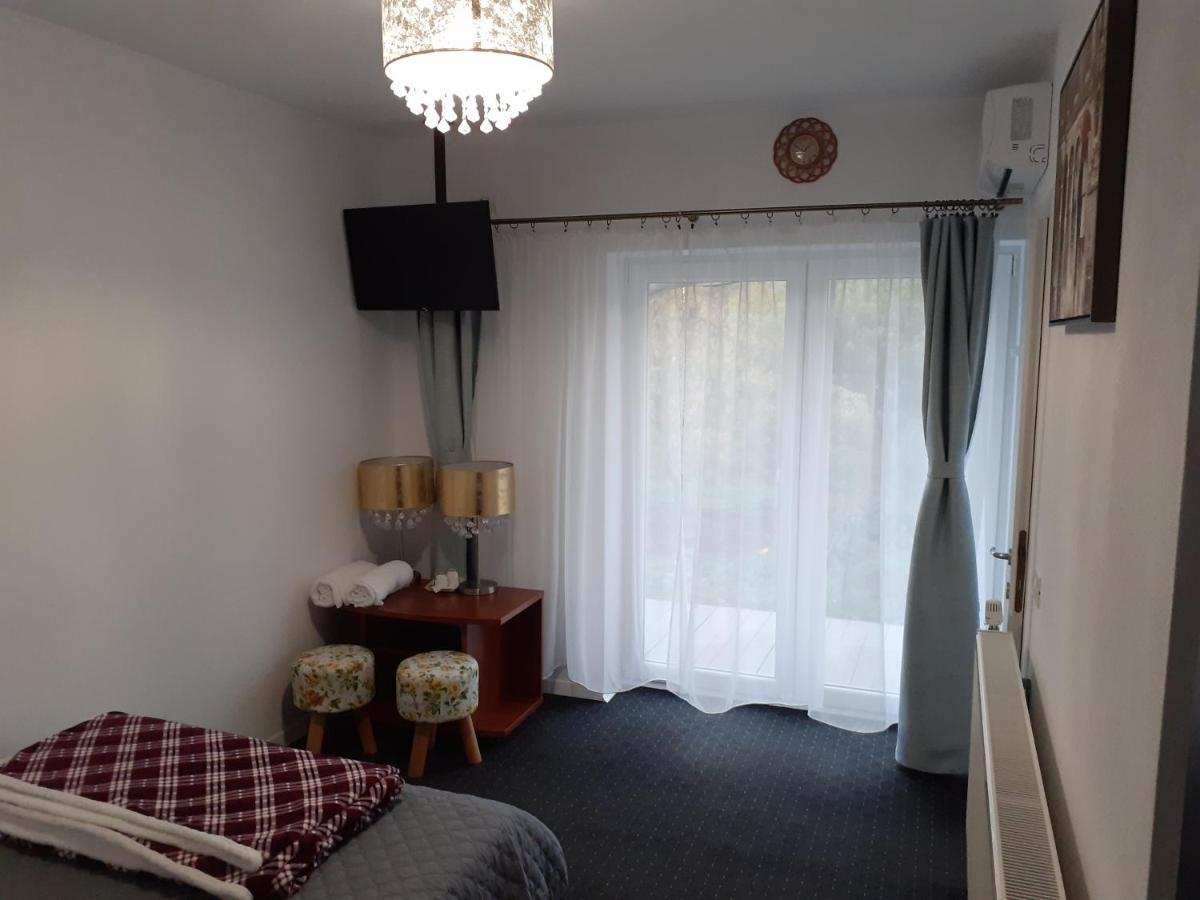 Salcia Hotell Tasnad Exteriör bild