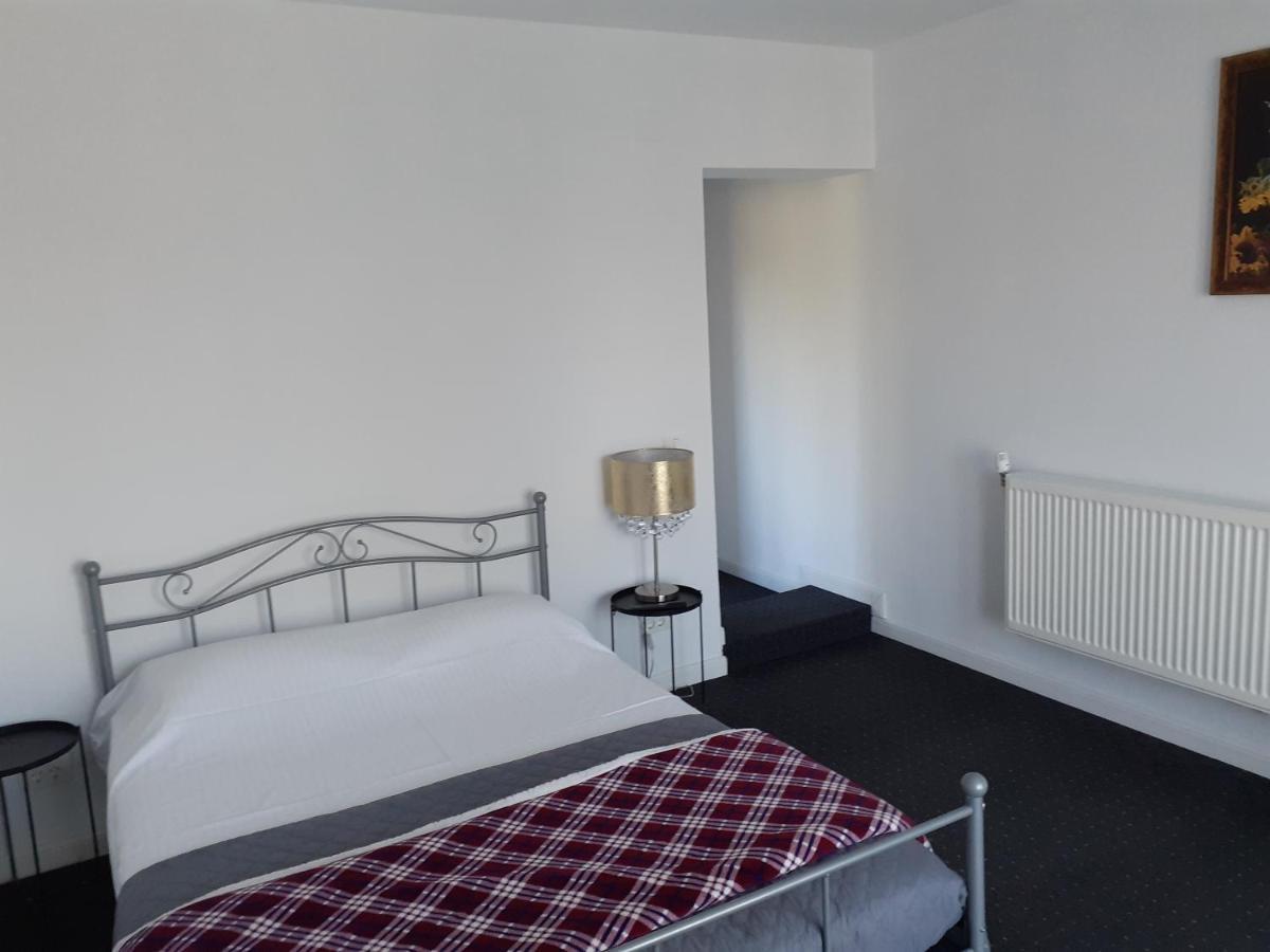 Salcia Hotell Tasnad Exteriör bild