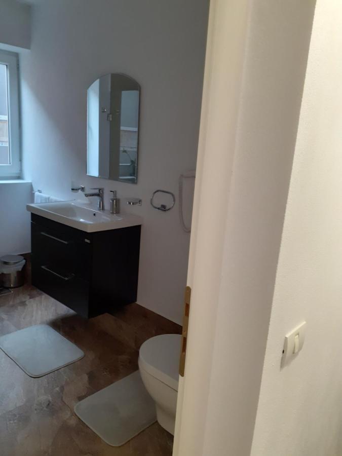 Salcia Hotell Tasnad Exteriör bild