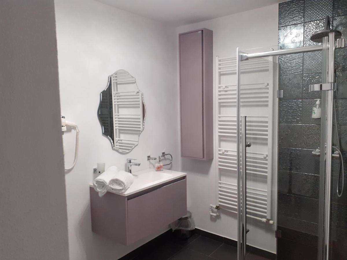Salcia Hotell Tasnad Exteriör bild