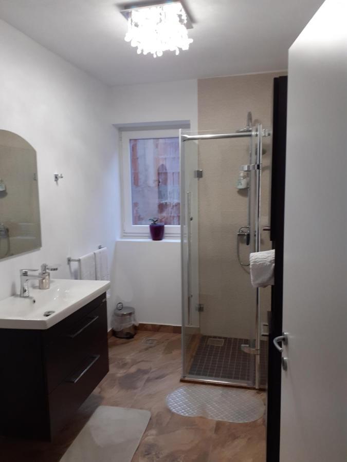 Salcia Hotell Tasnad Exteriör bild