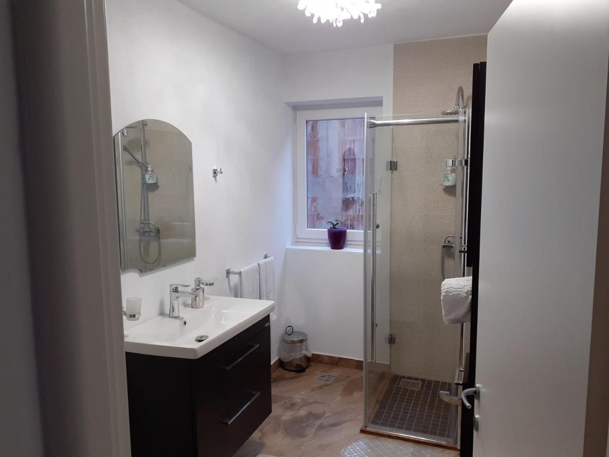 Salcia Hotell Tasnad Exteriör bild