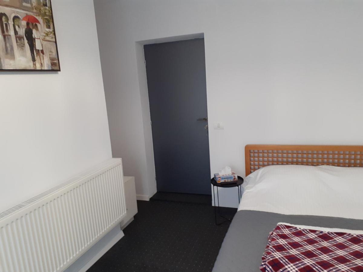 Salcia Hotell Tasnad Exteriör bild