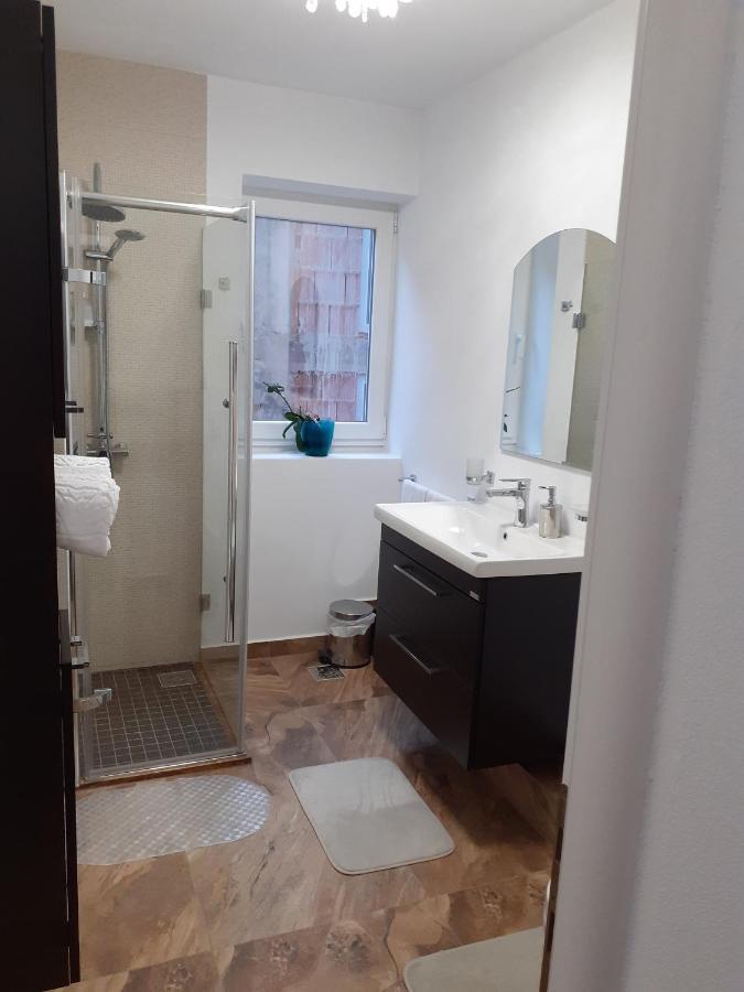 Salcia Hotell Tasnad Exteriör bild